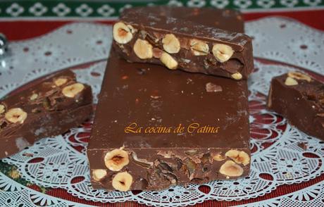 Turrón de chocolate, avellanas y dátiles Turrón de chocolate, avellanas y dátiles