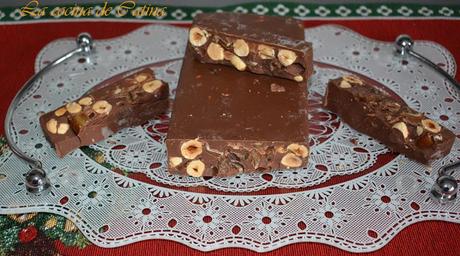 Turrón de chocolate, avellanas y dátiles Turrón de chocolate, avellanas y dátiles