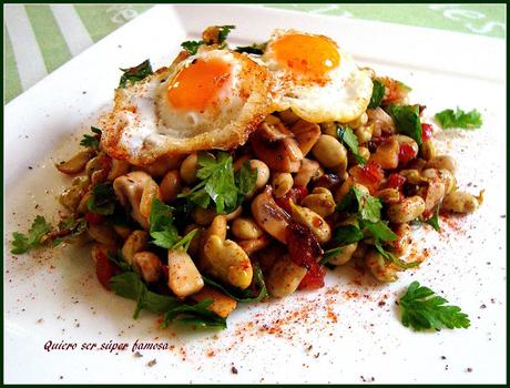 Habitas salteadas con champiñones y huevos