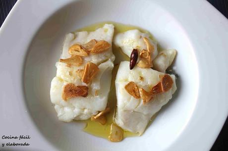 BACALAO A BAJA TEMPERATURA CON AJO Y GUINDILLA BACALAO A BAJA TEMPERATURA CON AJO Y GUINDILLA