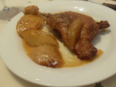 Confit de pato con pera