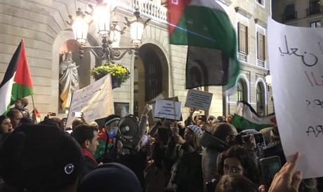 Carteles a favor de Palestina en la manifestación / A. ORTEGA