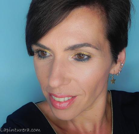 Look de fiesta con eyeliner dorado y dos opciones de labial 03 labial marrón 02