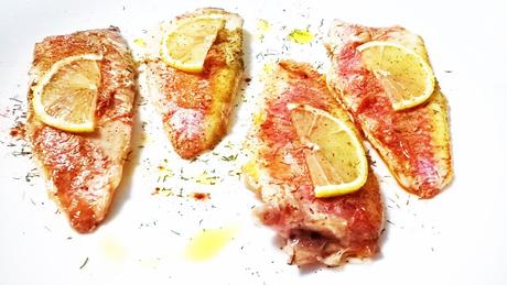 SALMONETES EN PAPILLOTE CON LIMÓN Y ENELDO