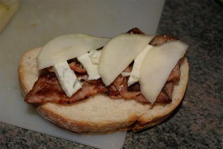 Sandwich de pera gorgonzola y bacon paso 2