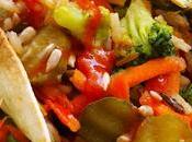 Tacos rellenos judías, arroz verduras salsa aguacate cilantro