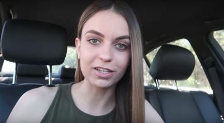 Ella pensó que estaba bromeando con su novio. Él regresó a ella con algo horrible