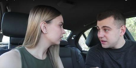 Ella pensó que estaba bromeando con su novio. Él regresó a ella con algo horrible