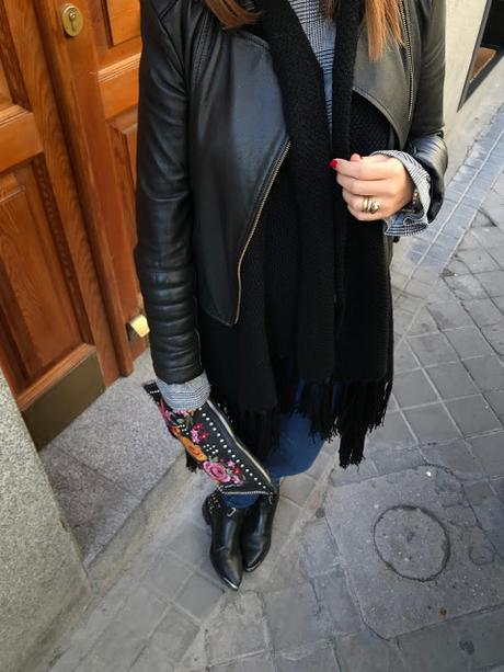 LONG LONG WAISTCOAST.-