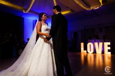 letras luminosas para bodas-cuatro-corazones-fotografia-juanlu-corrales