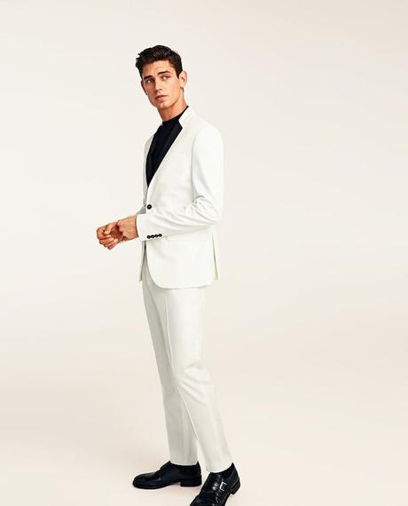 Tendencias que conquistarán a los barceloneses en estas Navidades traje hombre claro