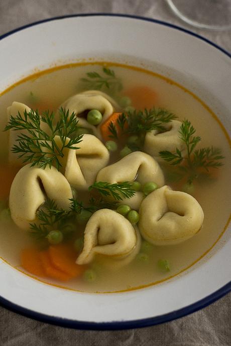 TORTELLONI IN BRODO