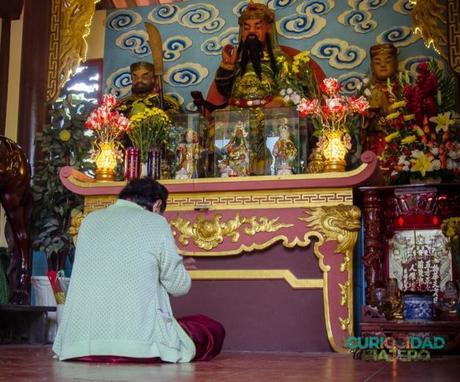 El Encanto de las Pagodas y Templos Budistas en Vientam