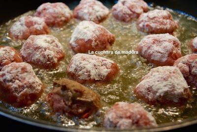ALBONDIGAS CON SALSA DE TOMATE