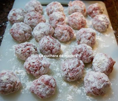 ALBONDIGAS CON SALSA DE TOMATE
