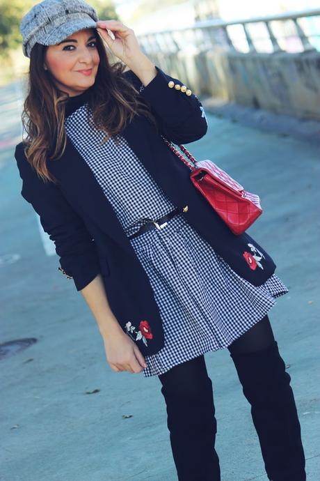 Vestido de cuadros y gorra