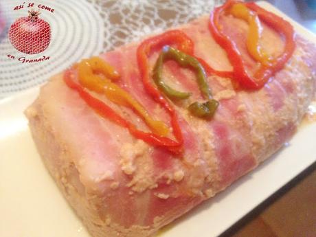 Terrina de carne de pollo con pimientos variados