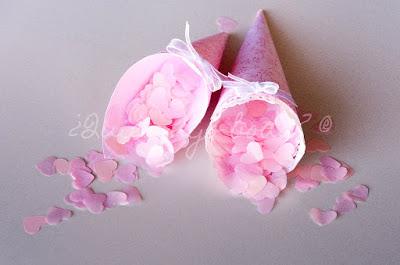 Conos de papel artesano con decoracion personalizada