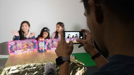 Niños influencers: facturan entre US$ 3000 y US$ 20.000 por filmarse abriendo juguetes