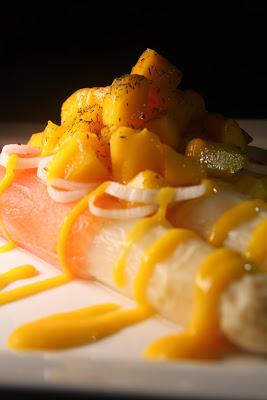 Ensalada de espárragos y salmón con vinagreta de mango Ensalada de espárragos y salmón con vinagreta de mango