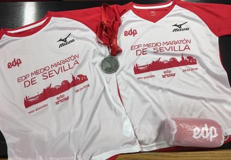 El EDP Medio Maratón de Sevilla bate su récord de inscripciones a un mes de su celebración y presenta la medalla, camiseta y una carrera para niños