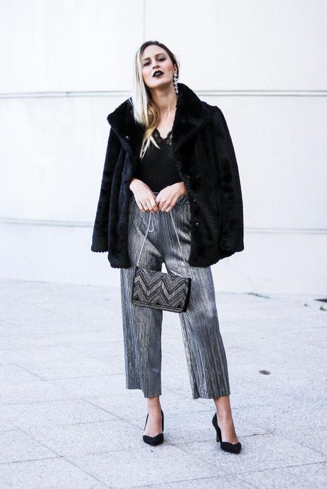 LACE BODY & SILVER PANTS LACE BODY & SILVER PANTS