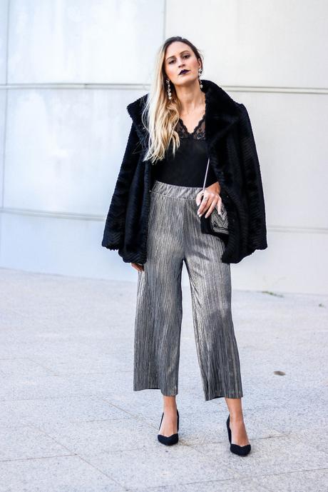 LACE BODY & SILVER PANTS LACE BODY & SILVER PANTS