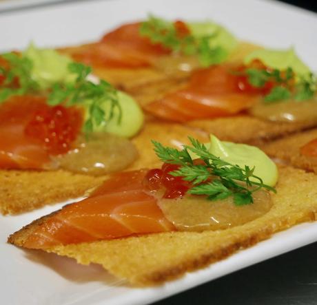 Tres aperitivos con salmón ahumado