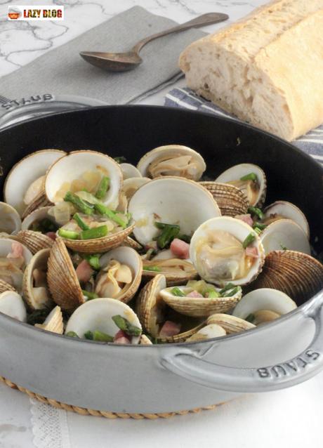 Almejas Moelos con espárragos y jamón. Entrante navideño