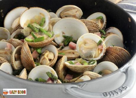 Almejas Moelos con espárragos y jamón. Entrante navideño