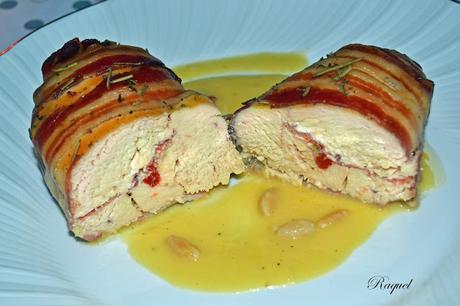 Pechuga de pollo rellena con salsa a la naranja