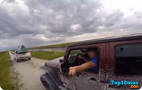 Selfie Manejando un Jeep-top-10-selfies-mas-peligrosos