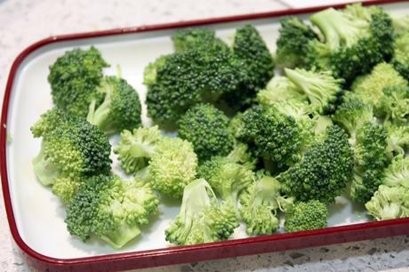 Ensalada templada de gulas con setas