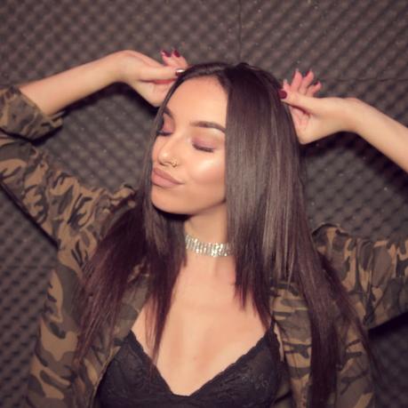 MOSTRUOS DE LA RED: Katy Light