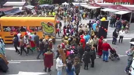 DISFRACES DE LUJO ONLINE, FIESTAS POPULARES Y ESTRELLAS DE PACOTILLA