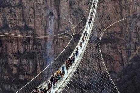 Puente suspendido de Cristal fue inaugurado en Navidad al norte de #China Puente suspendido de Cristal fue inaugurado en Navidad al norte de #China