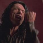 Un rato de risas con el Honest Trailer de THE ROOM de Tommy Wiseau