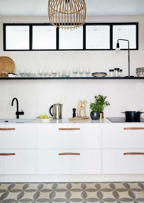 suelo hidráulico puertas de madera originales moderno tradición decoración estilo nórdico estilo mediterráneo diseño danés decoración pisos tradicionales decoración pisos mallorca decoración interiores decoración costa española 