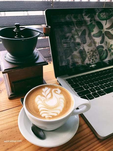 cafe y computadora