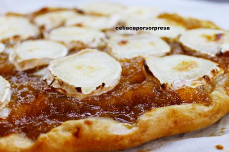 HOJALDRE DE CEBOLLA Y CALABAZA CARAMELIZADA CON QUESO RULO DE CABRA (horno) HOJALDRE DE CEBOLLA Y CALABAZA CARAMELIZADA CON QUESO RULO DE CABRA (horno)