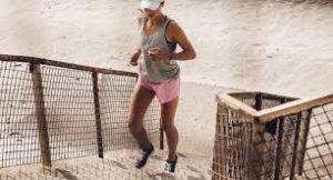 El significado de soñar con subir escaleras.