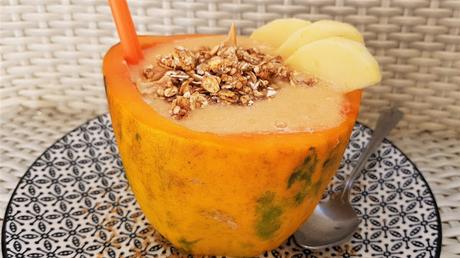 Smoothie bowl de papaya para desayunar