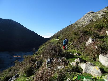 Ruta al CERRO LLABRES desde POSADA DE LLANES Ruta al Cerro Llabres: Sobre el Valle de Llabres