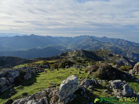 Ruta al Cerro Llabres: Bajando de la cima hacia La Raíz