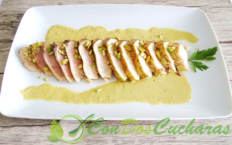 Atún a la plancha con salsa de pistachos