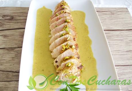 Atún a la plancha con salsa de pistachos