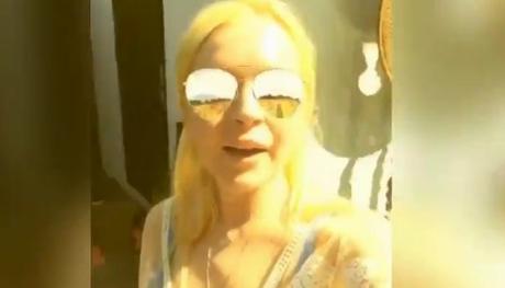 Lindsay Lohan finaliza el año mordida por una serpiente