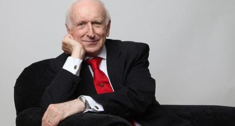 ABUELOS AL BORDE DE UN ATAQUE DE NIETOS