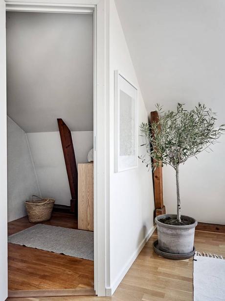 mini estudio mini ático estilo nórdico distribución diáfana decoración interiores decoración espacios pequeños cocina abierta aticos nordicos 