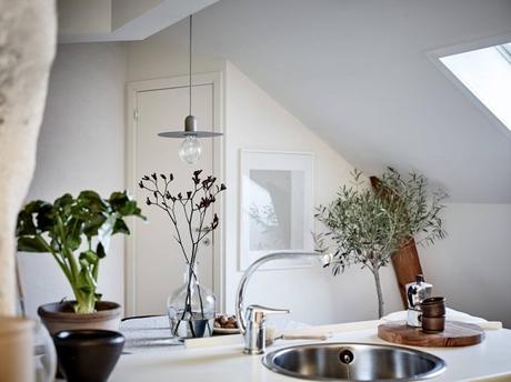 mini estudio mini ático estilo nórdico distribución diáfana decoración interiores decoración espacios pequeños cocina abierta aticos nordicos 